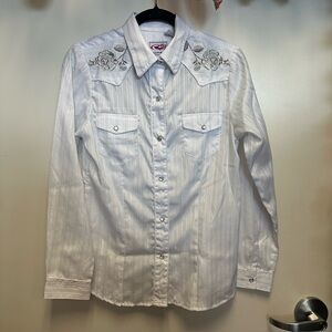 Vintage woman’s White Embroidered Western Shirt
